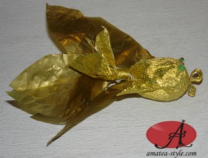 златна рибка от шоколадово яйце